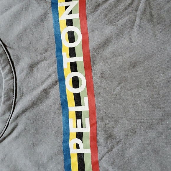 🆕️ PELOTON US STUDIO SIDE SLIT GRAY TANK - Picture 4 of 9